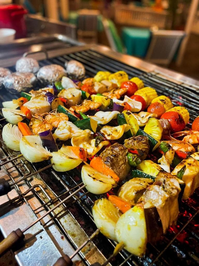 Zipp Bar Restaurant & Bungalows 2