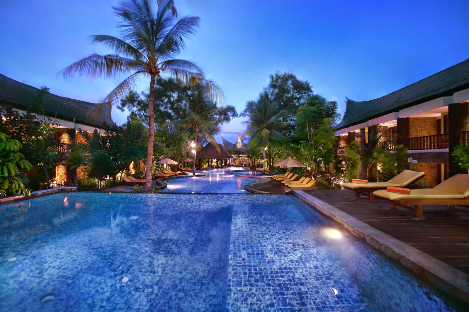 Aston Sunset Bar & Restaurant 3