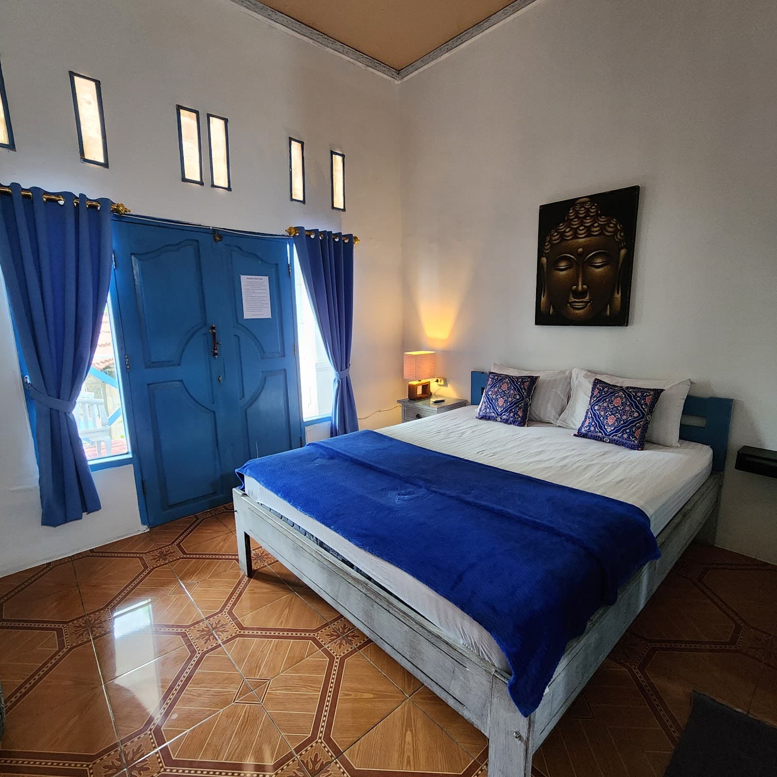 The House Hostel 2